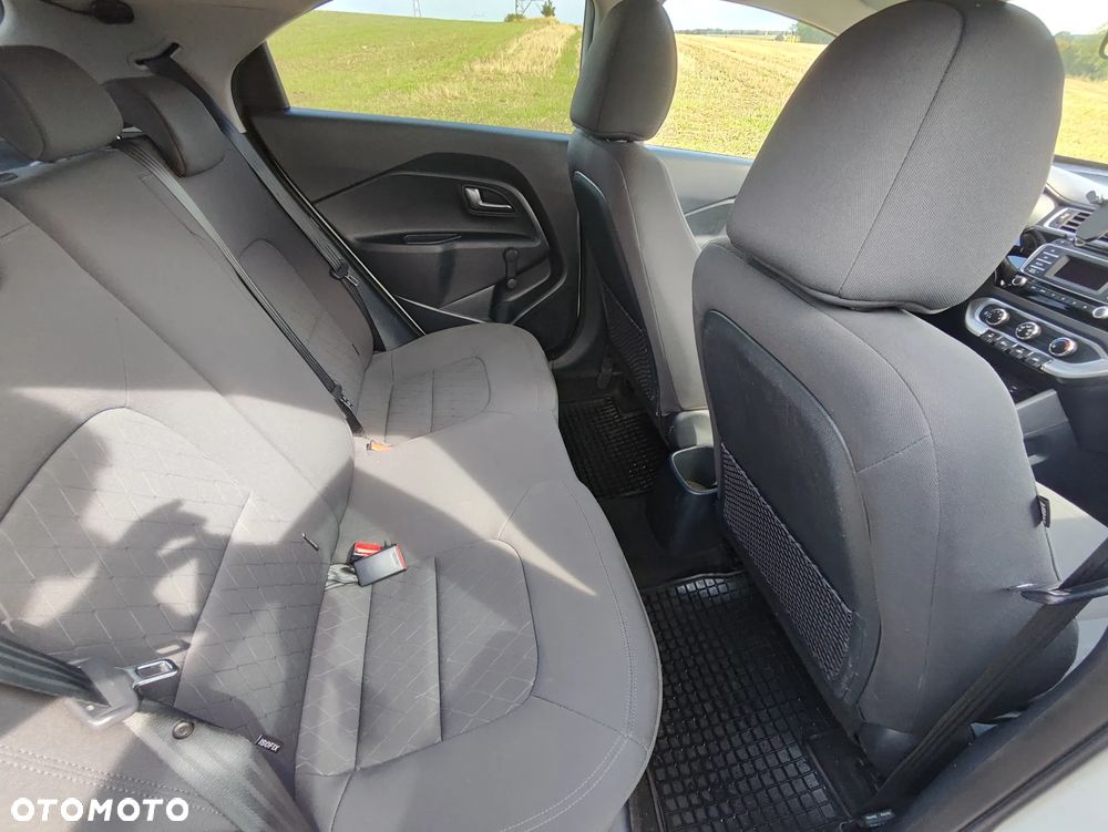 Kia Rio 1.2 L - 9