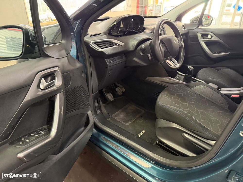 Peugeot 2008 1.2 PureTech Style - 29