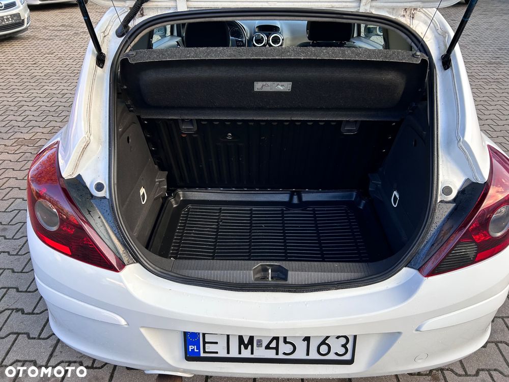 Opel Corsa 1.2 16V Cosmo - 12