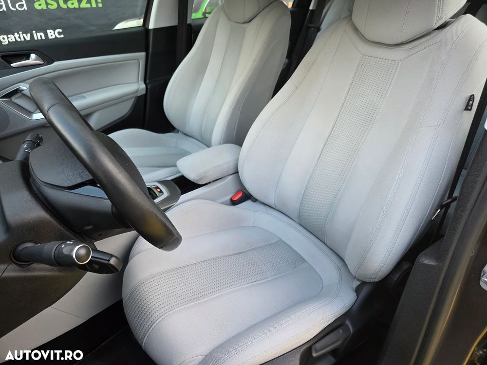 Peugeot 308 1.2 L PureTech Turbo S&S Allure Aut. - 10