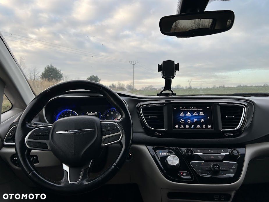 Chrysler Pacifica - 33