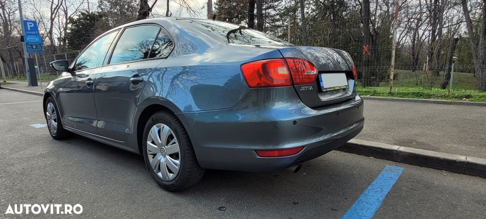 Volkswagen Jetta 1.6 TDI Trendline - 4