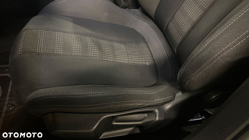 Peugeot 308 1.6 BlueHDi Allure S&S - 16