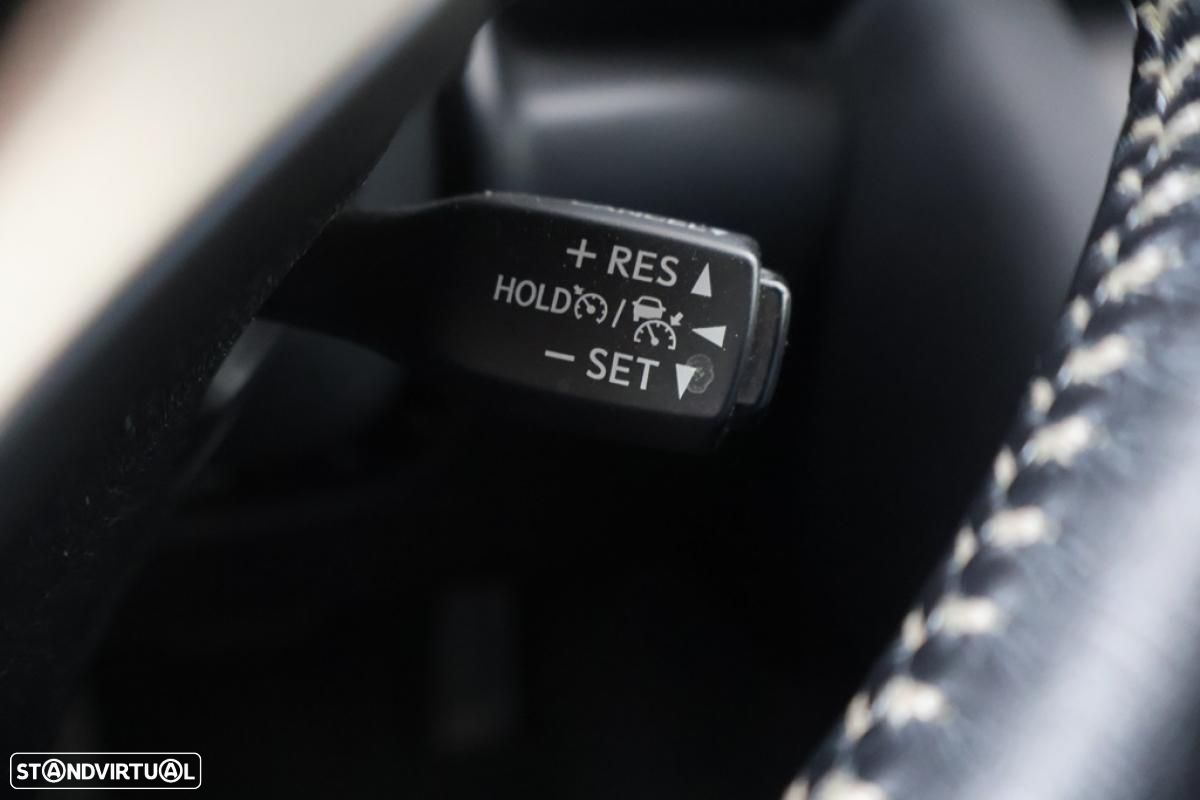 Lexus IS 300H - 34