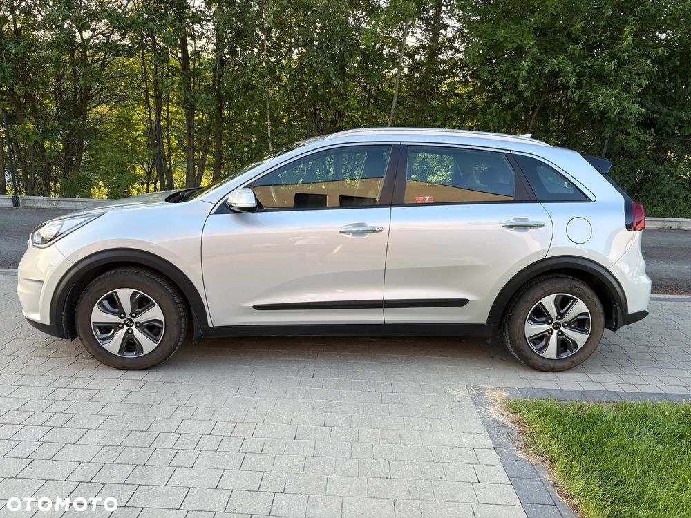Kia Niro 1.6 GDI Hybrid L - 2