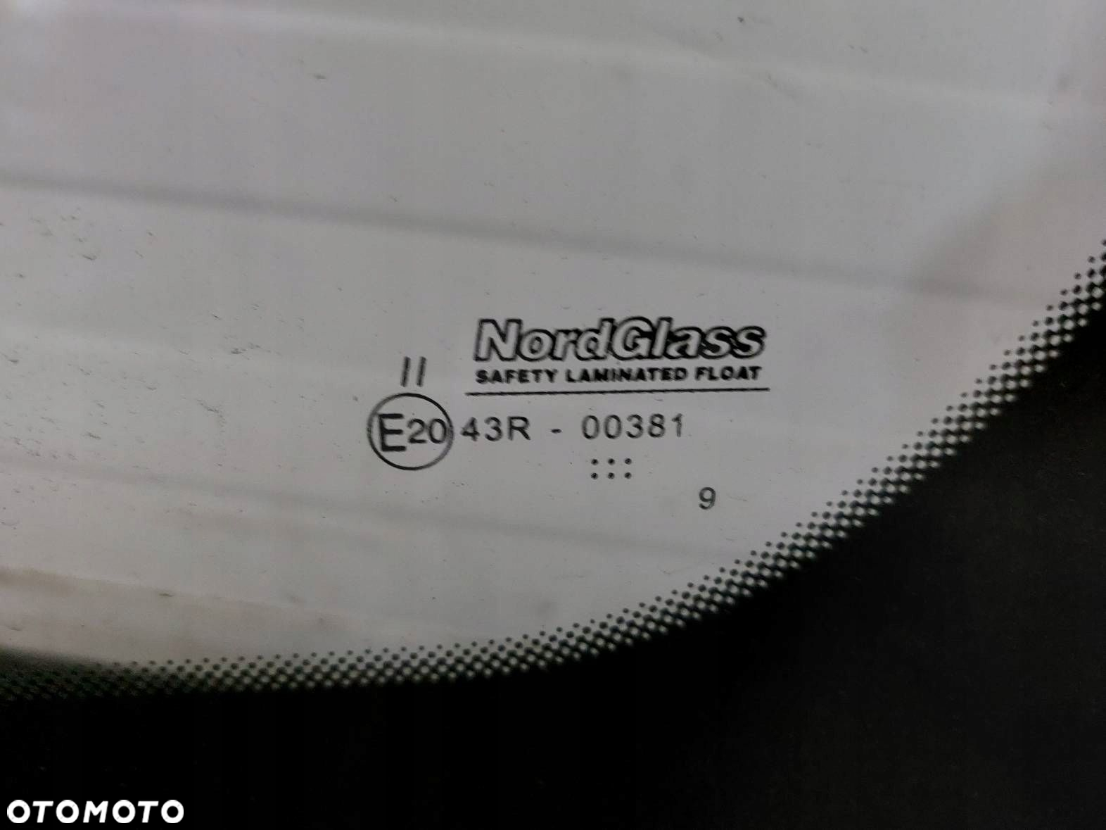 SZYBA CZOŁOWA PRZEDNIA Z CZUJNIKIEM FIAT STILO I 01-06r HB 5D - 2