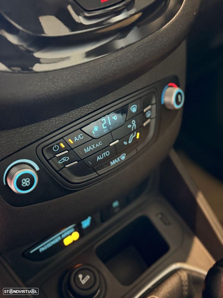 Ford Tourneo Courier 1.0 EcoBoost Titanium - 26