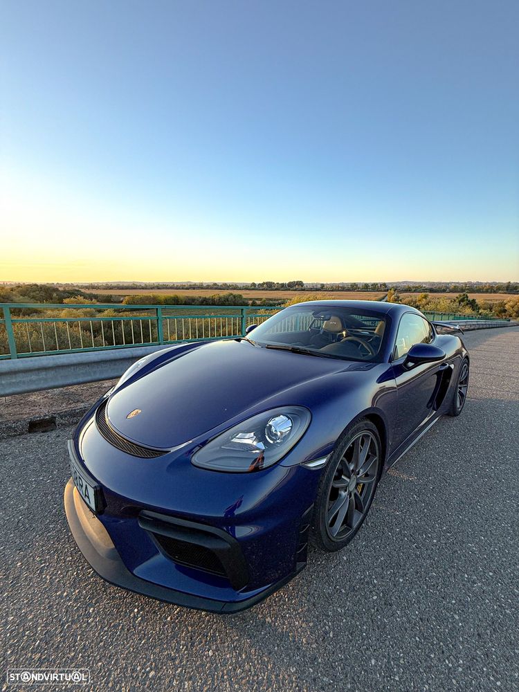 Porsche 718 Cayman GT4 - 1