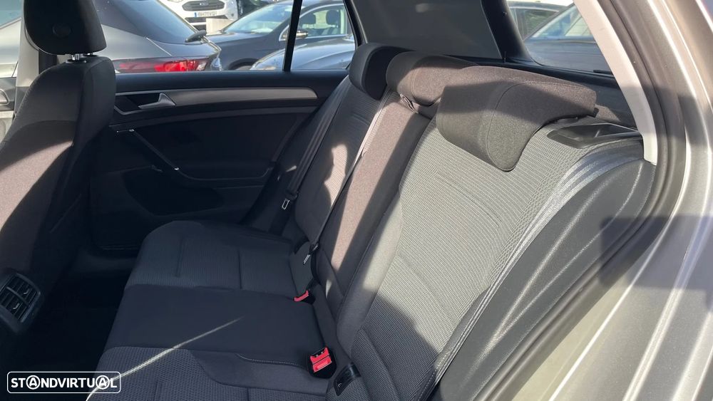 VW Golf 1.6 TDi Edition - 22