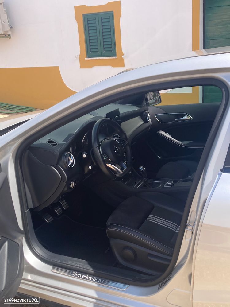 Mercedes-Benz A 180 d AMG Line - 22