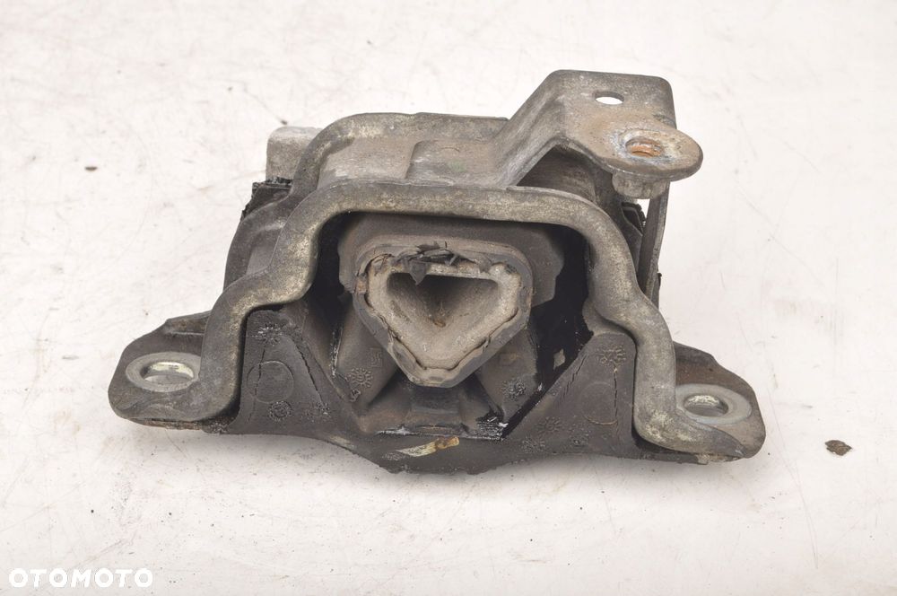 FIAT 500L 1.3 D PODUSZKA SILNIKA 071A23619 - 2