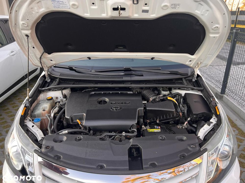 Toyota Avensis 2.0 D-4D Style - 9