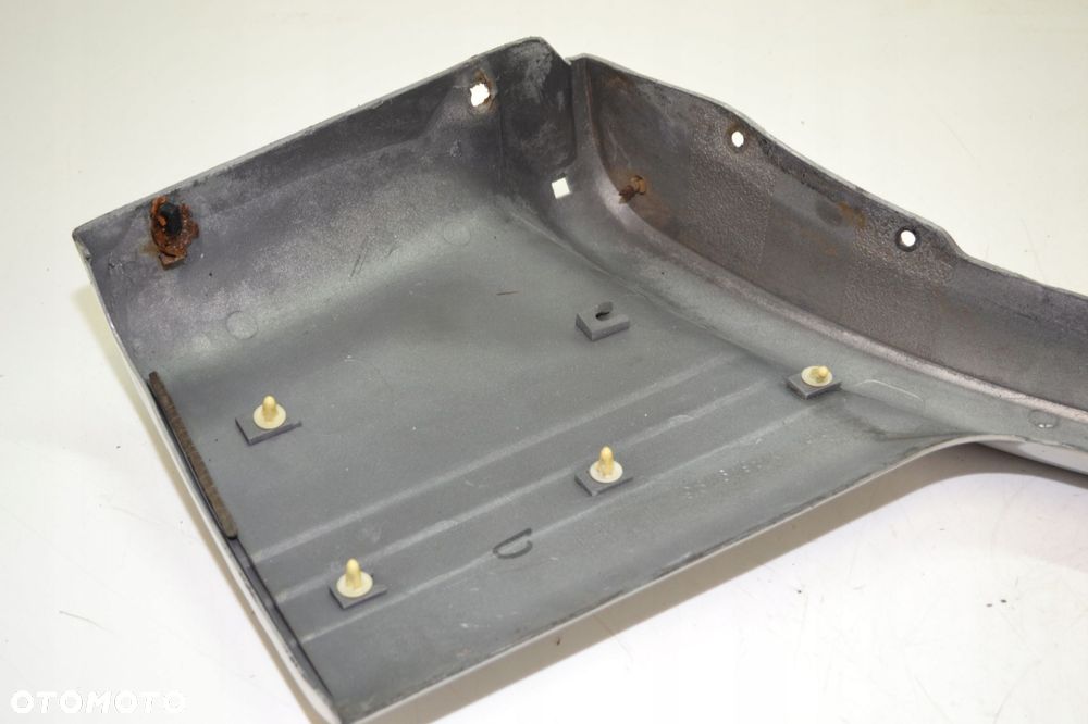 LISTWA NAKŁADKA DRZWI PRAWY TYŁ MITSUBISHI PAJERO II - 7