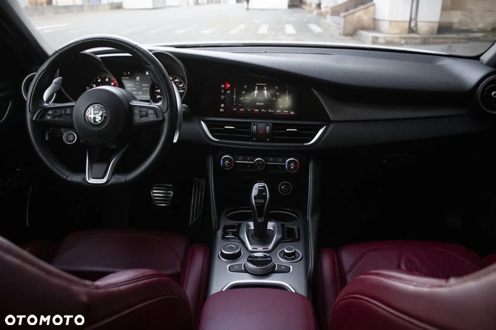 Alfa Romeo Giulia 2.0 Turbo 16V AT8-Q4 Ti - 9