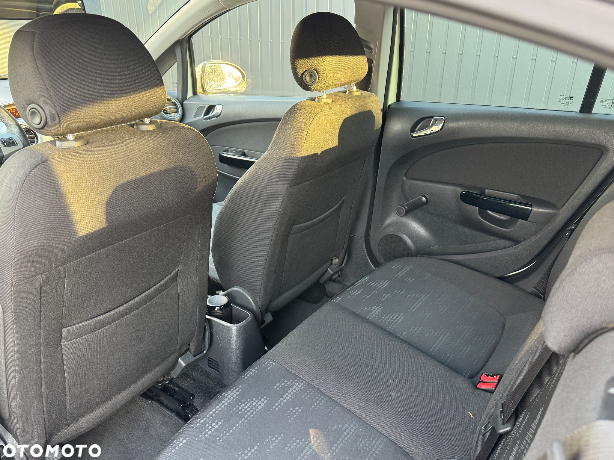 Opel Corsa 1.4 16V Satellite - 12