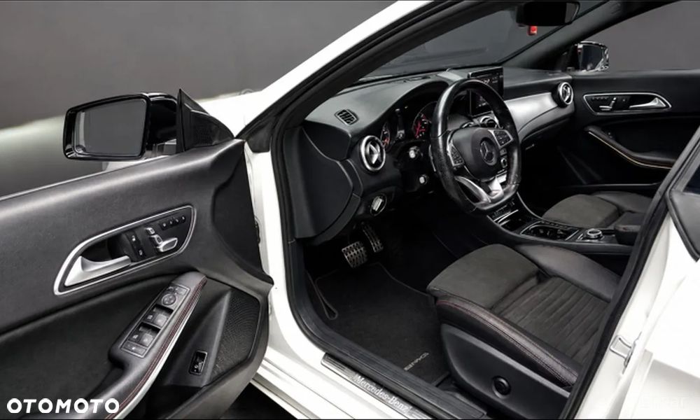 Mercedes-Benz CLA 250 4Matic 7G-DCT AMG Line - 16