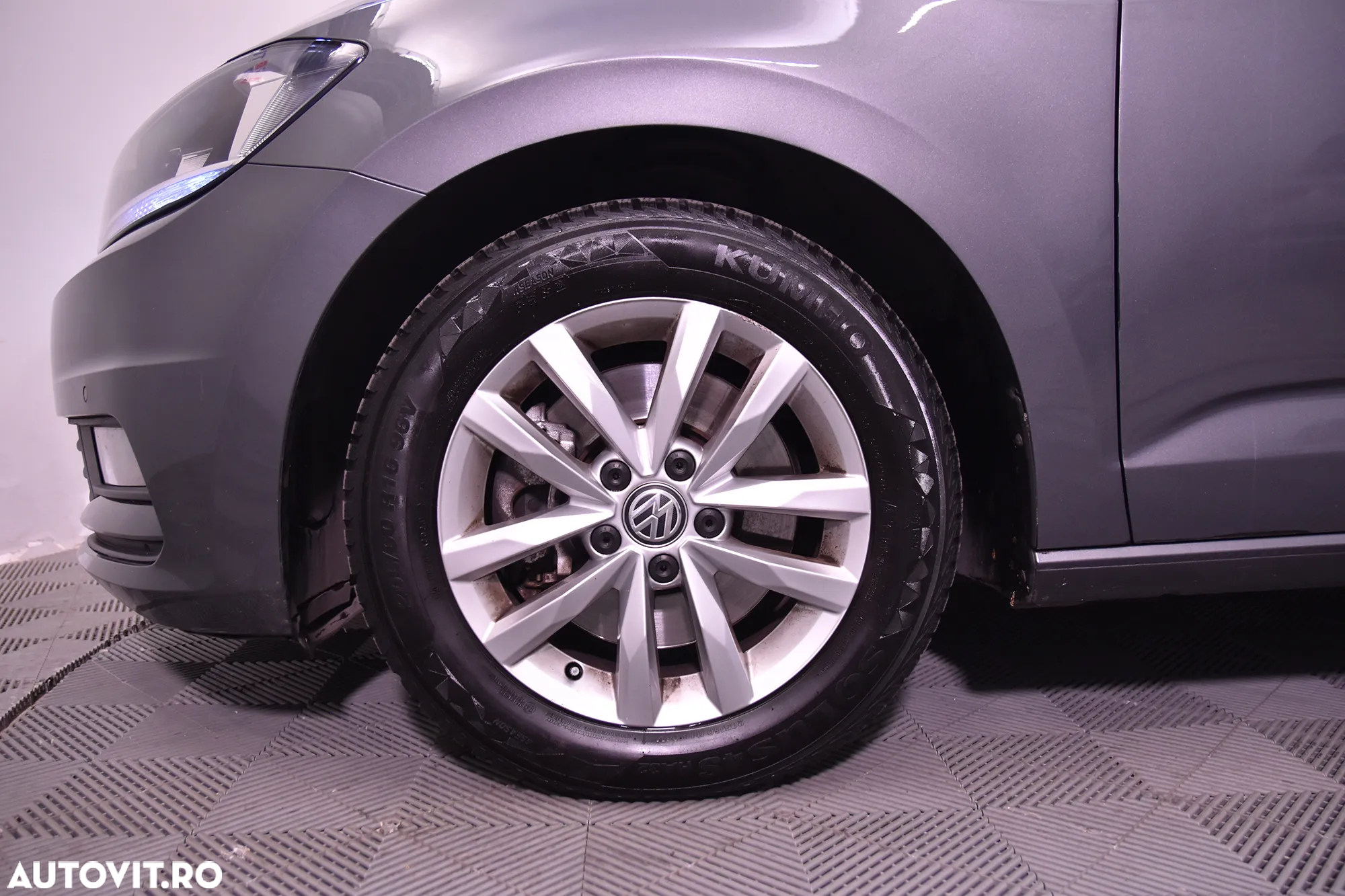 Volkswagen Touran - 14