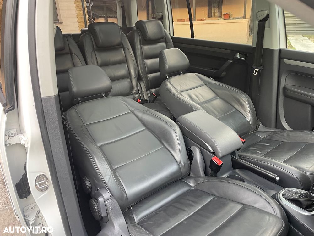 Volkswagen Touran - 27