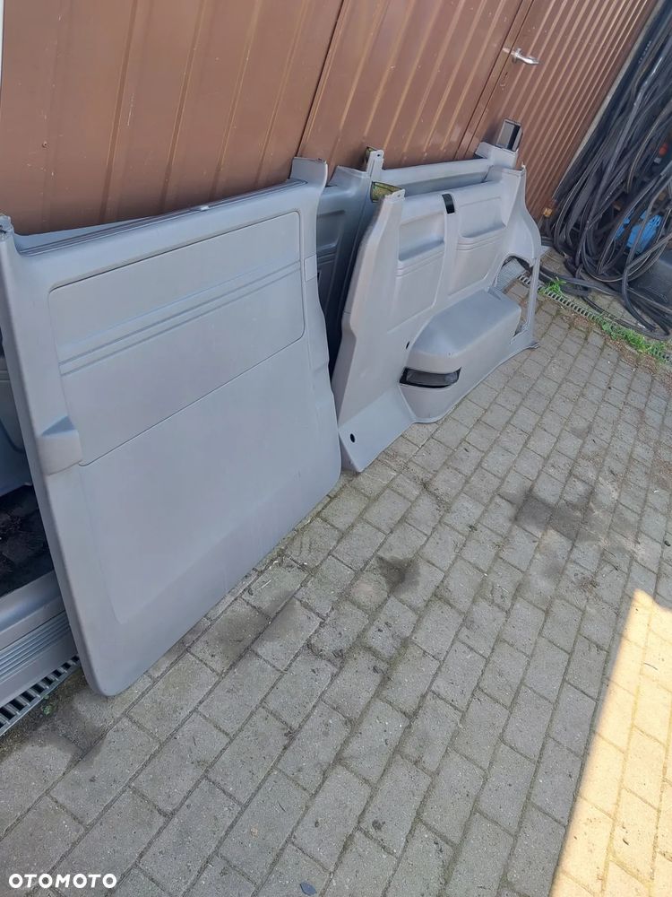 boczki tapicerka tył vw t5 długi - 2