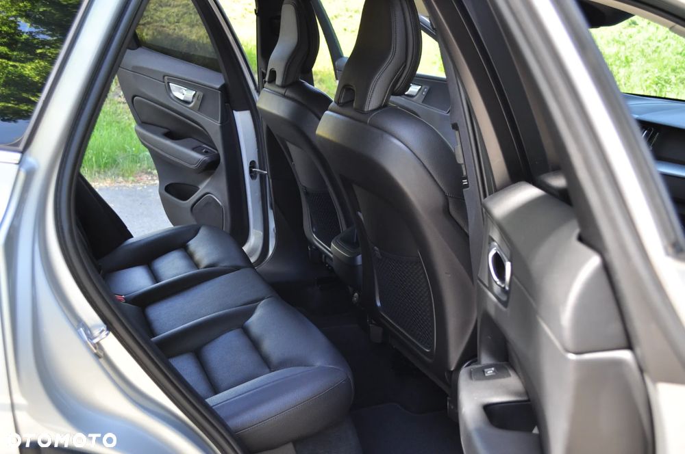 Volvo XC 60 B4 D Inscription - 11