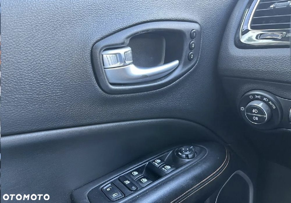 Jeep Compass - 29