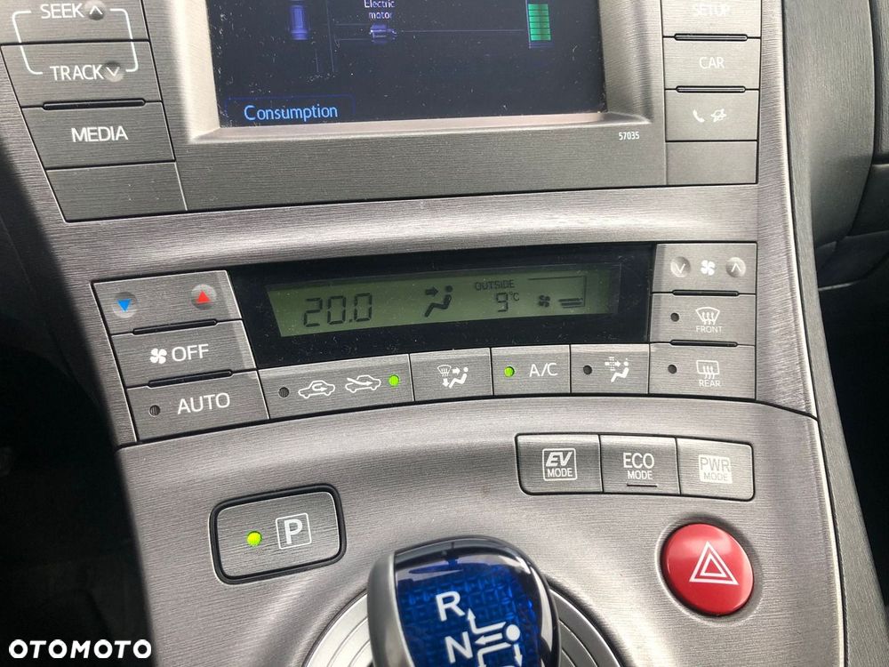 Toyota Prius 1.8 HSD Sol - 15