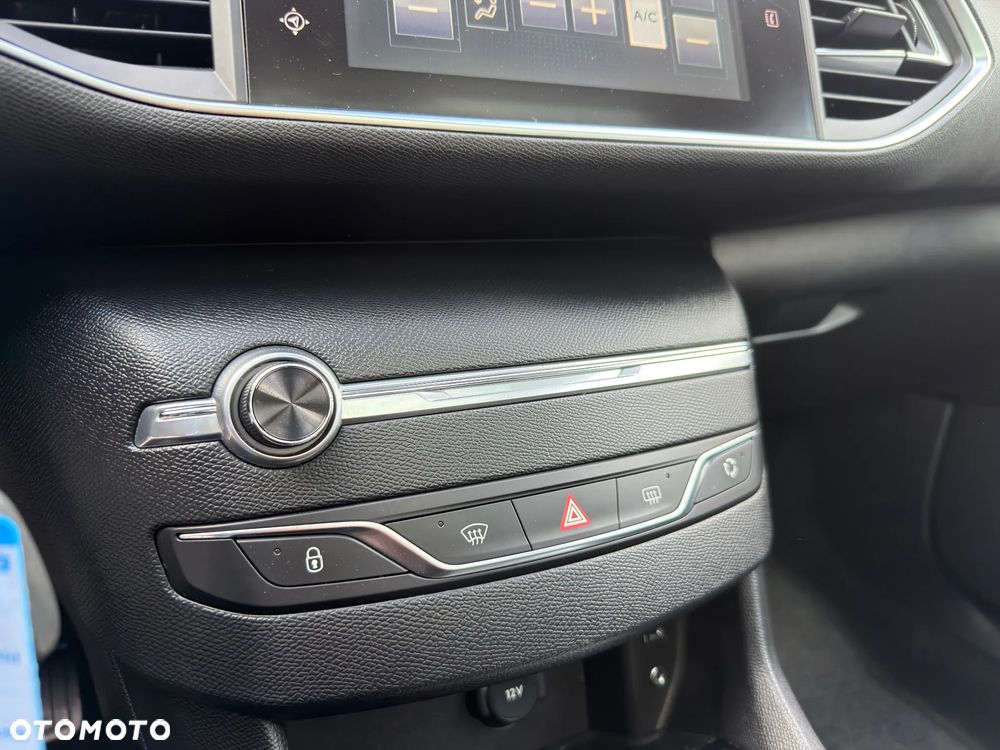 Peugeot 308 1.6 BlueHDi Allure S&S - 31