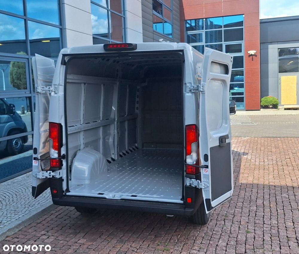 Peugeot Boxer Furgon L3H2 3.3T Diesel 2.2 140 KM Manual - 22