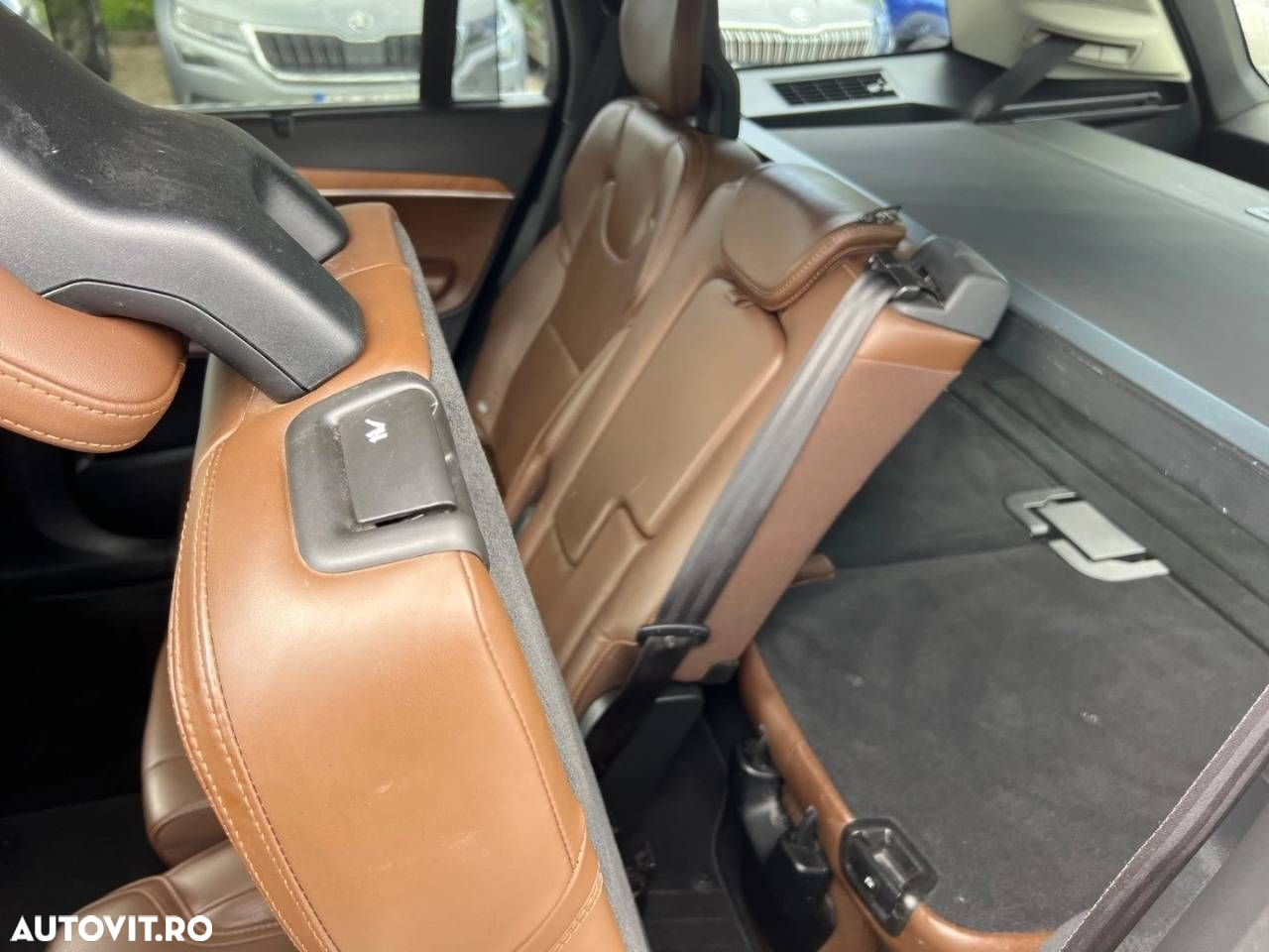 Volvo XC 90 - 9