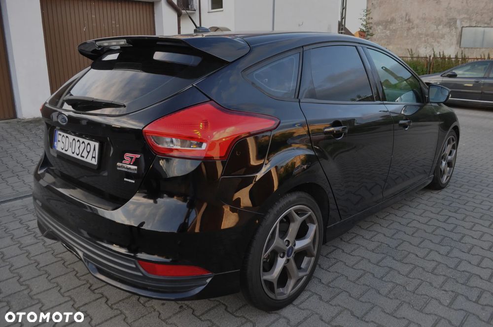 Ford Focus 2.0 EcoBoost ST - 9