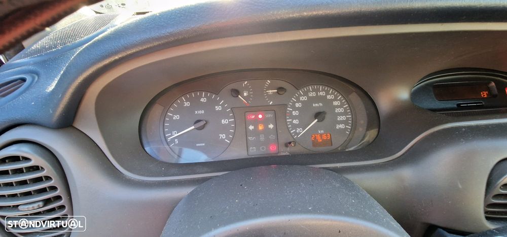 Renault Scénic 1.4 16V RTE AC - 9