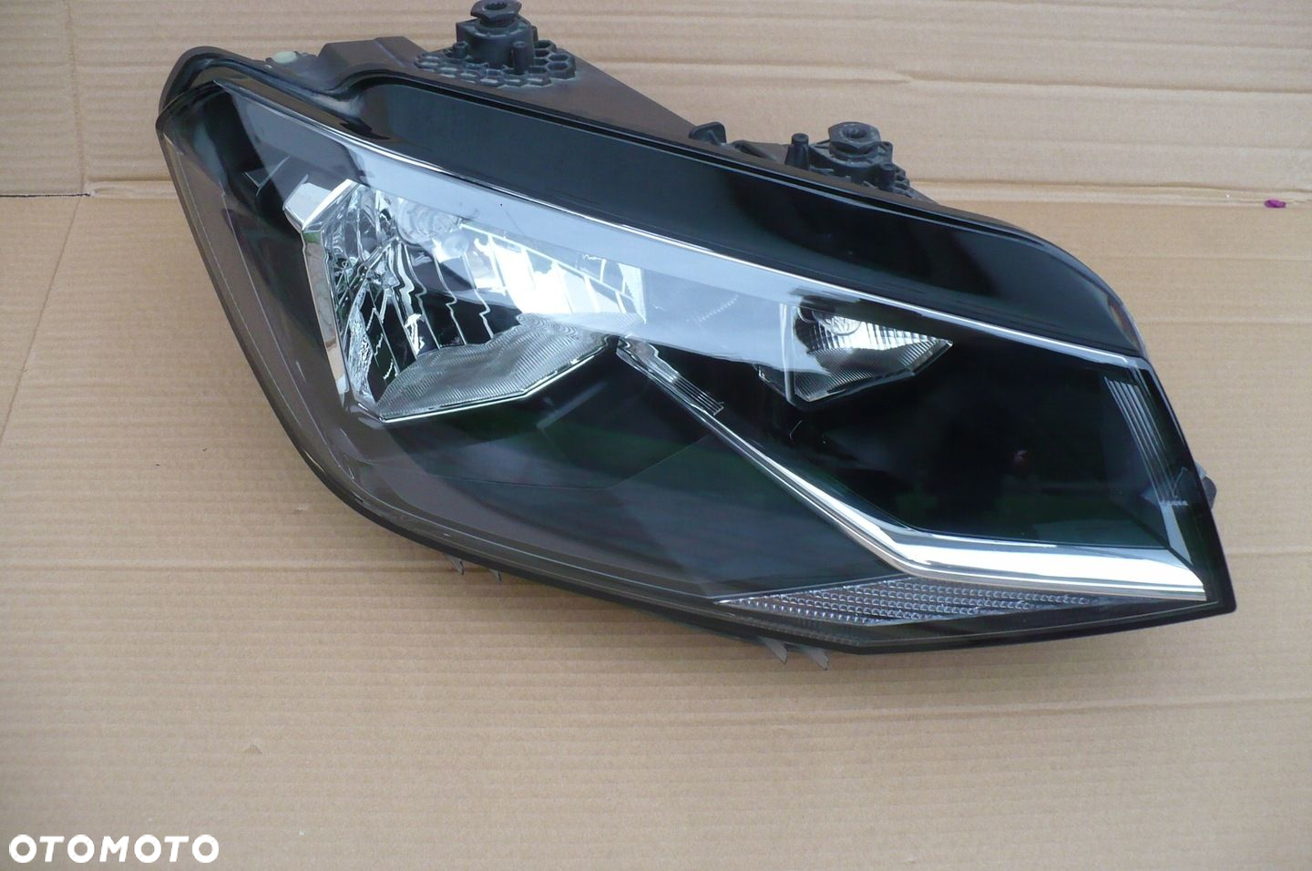 VW CADDY III 15-20R UE - LAMPA PRZÓD PRAWA - 3
