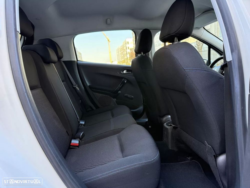 Peugeot 208 1.5 BlueHDi Signature - 12
