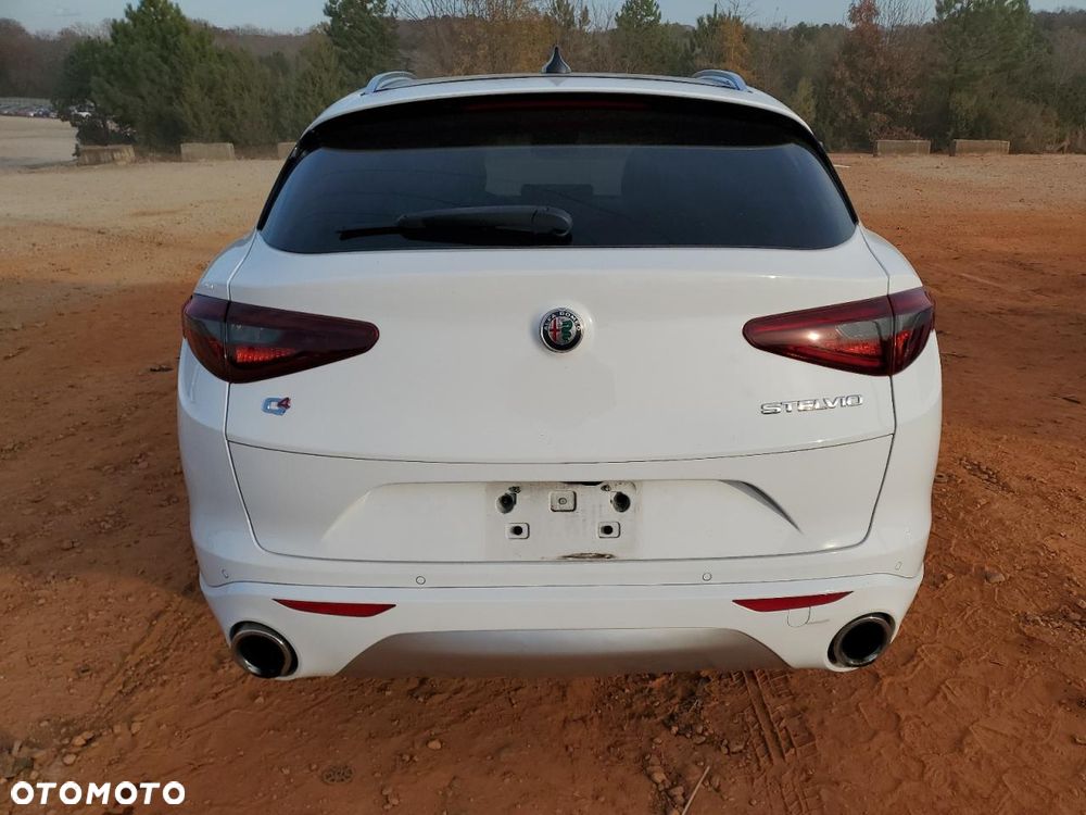 Alfa Romeo Stelvio 2.0 Turbo 16V AT8-Q4 Ti - 6