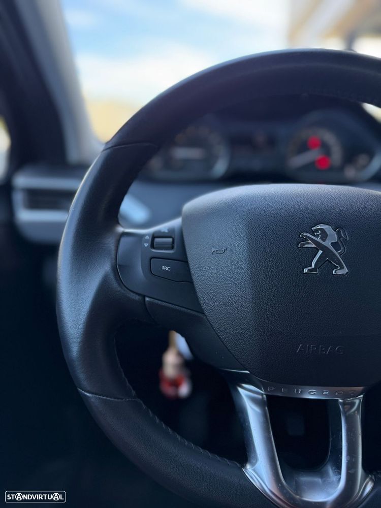 Peugeot 208 1.2 PureTech Allure - 25