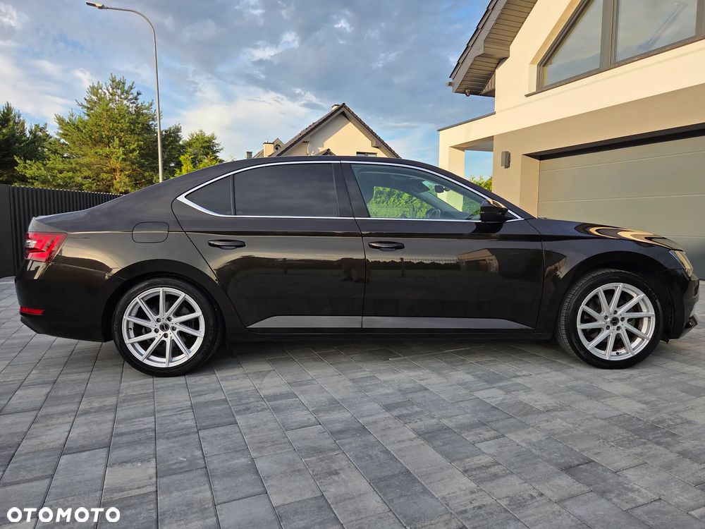 Skoda Superb 2.0 TDI DSG Premium Edition - 11