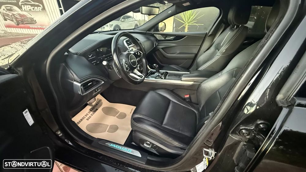 Jaguar XE 2.0 D200 R-Dynamic S - 37