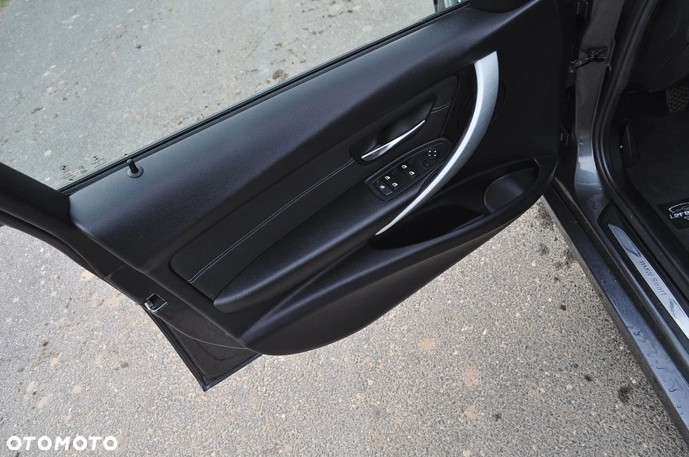 BMW Seria 3 318d Sport Line - 11