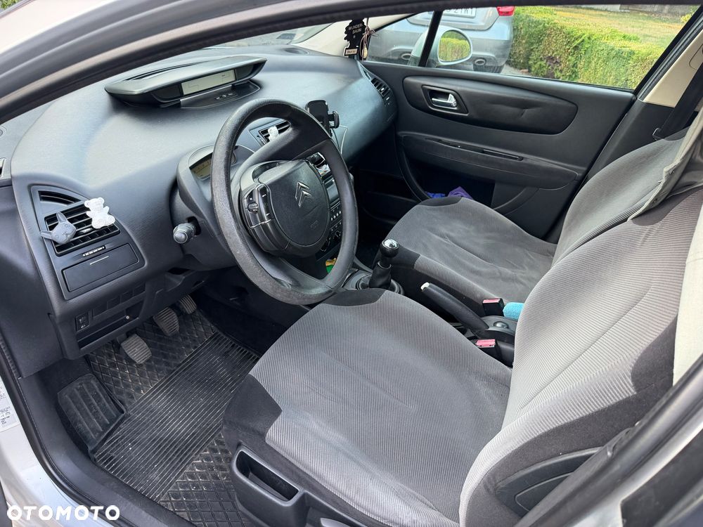 Citroën C4 1.6 16V Confort - 4