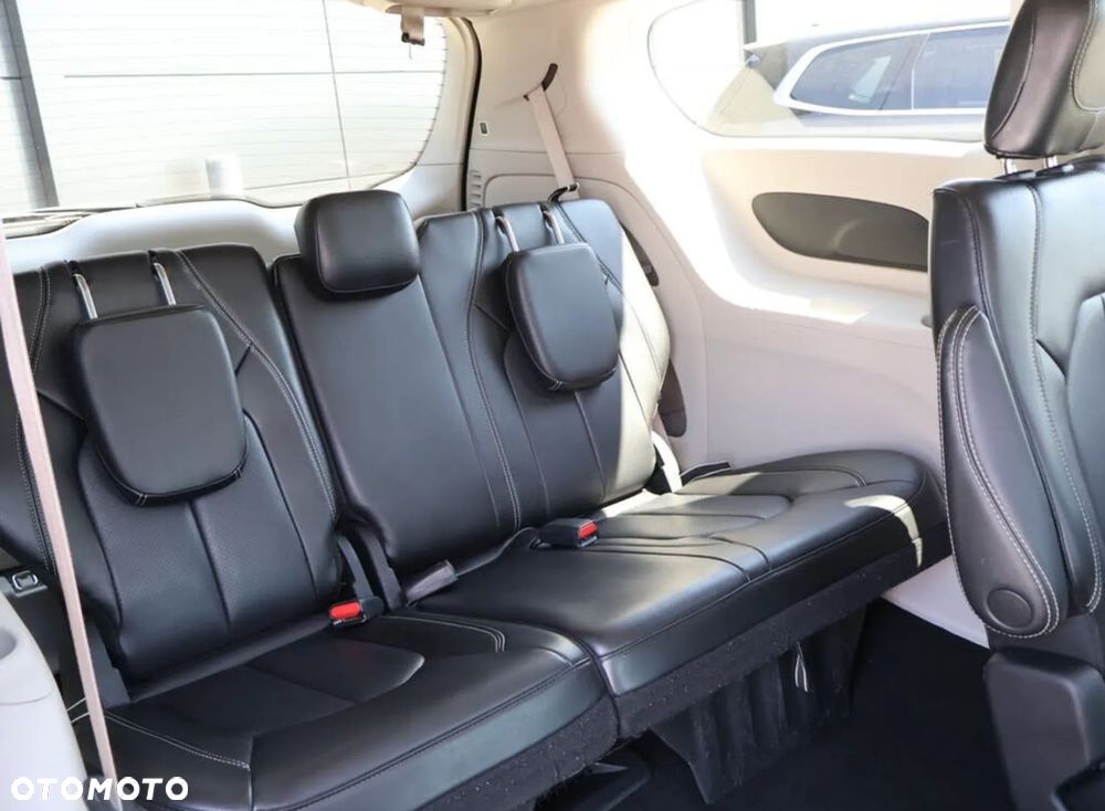 Chrysler Pacifica - 14