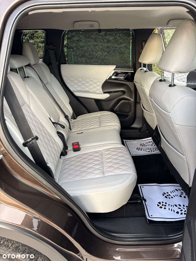 Mitsubishi Outlander - 23