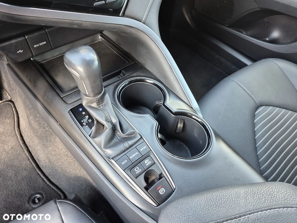 Toyota Camry 2.5 Hybrid Prestige CVT - 12