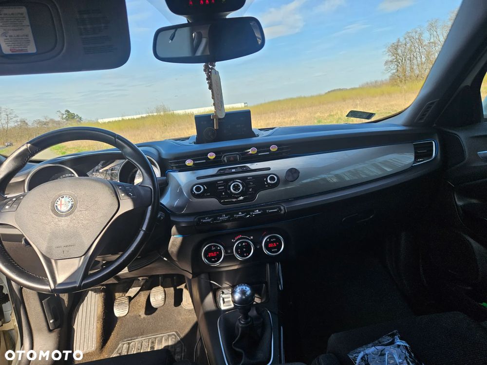 Alfa Romeo Giulietta 1.6 JTDM 16V - 11