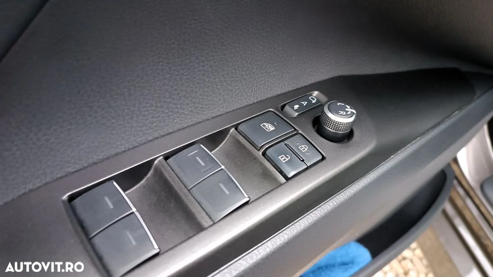 Toyota Camry 2.5 Hybrid Exclusive - 9