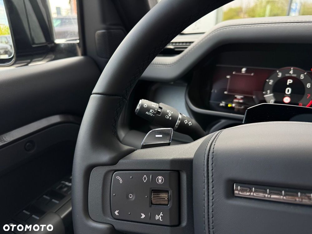 Land Rover Defender - 16