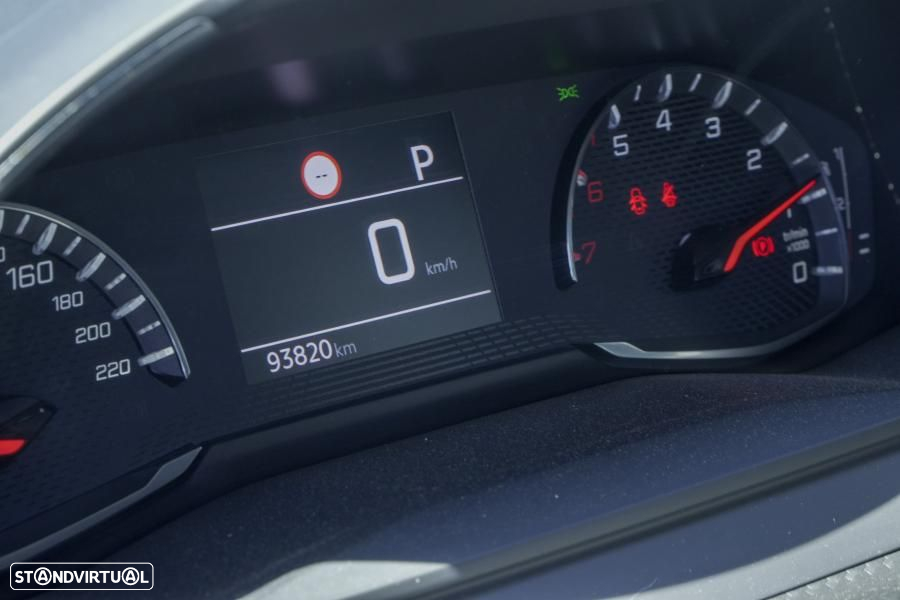 Peugeot 2008 1.2 PureTech Active Pack EAT8 - 6