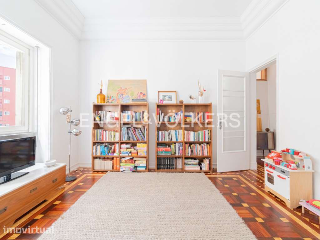 T6 na prestigiada Av. Almirante Reis - Grande imagem: 2/60