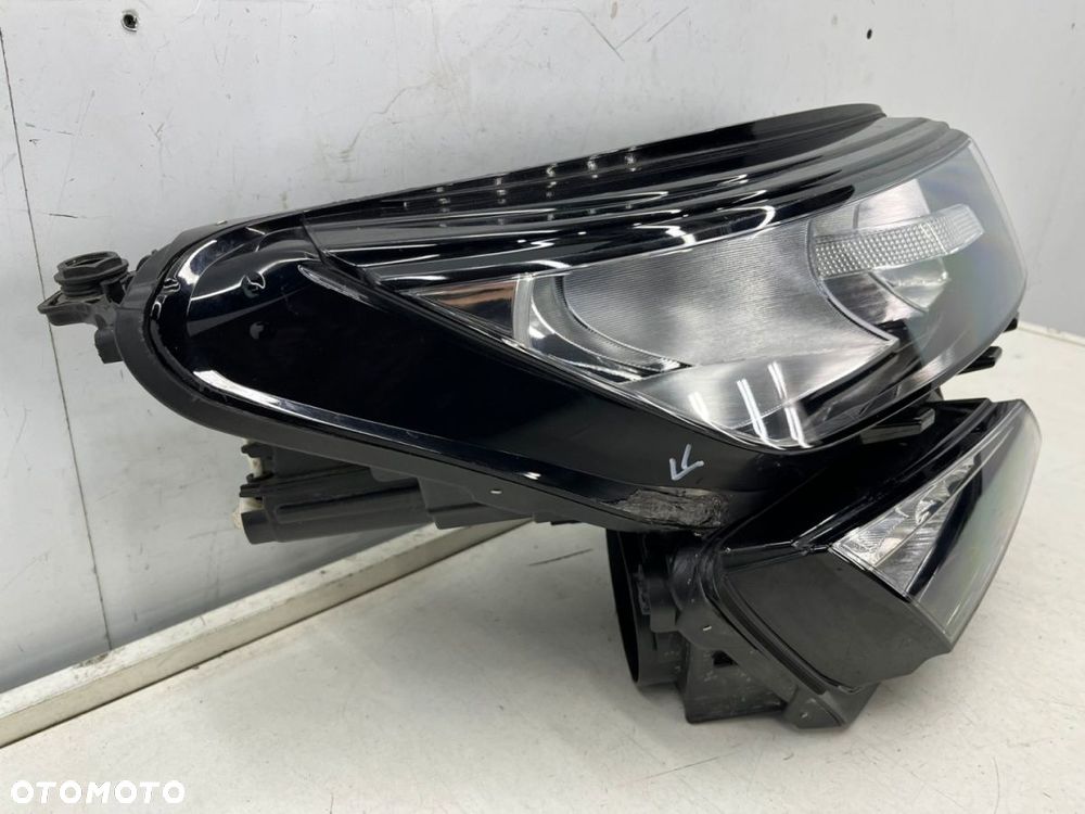 Lampa reflektor Skoda Kodiaq I 16-19r. PRAWA przednia zwykła na żarówki pasek DRL LED prawy przód Eu - 2
