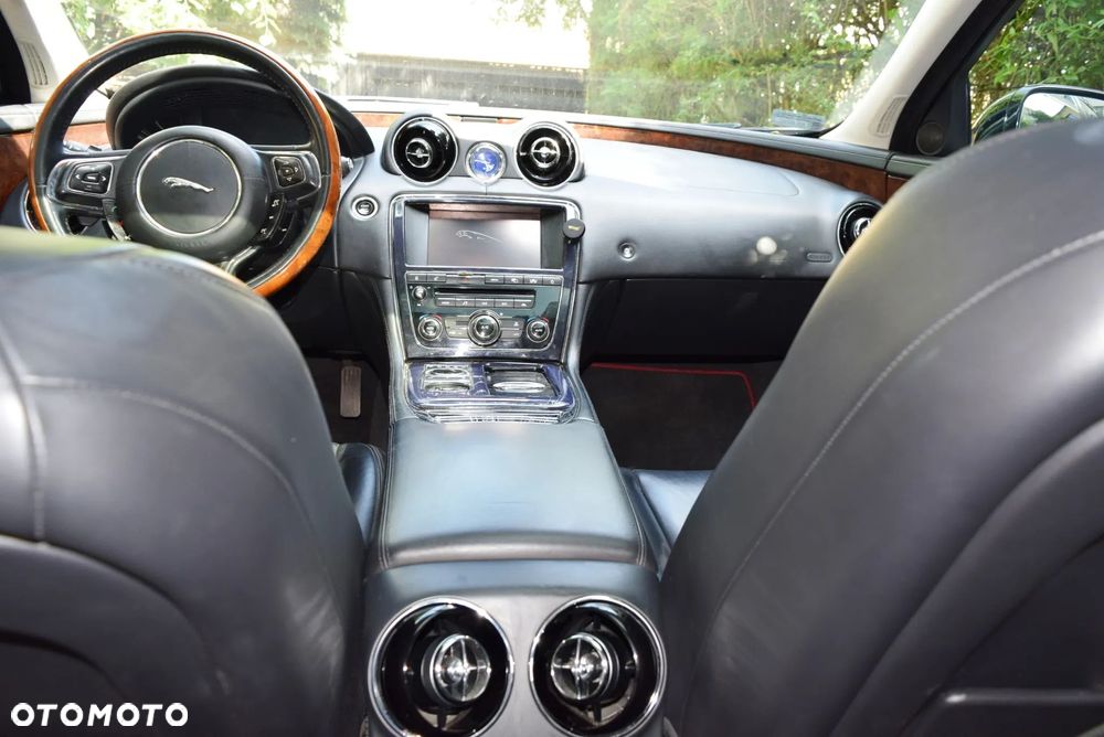 Jaguar XJ 3.0 D V6 Luxury - 19