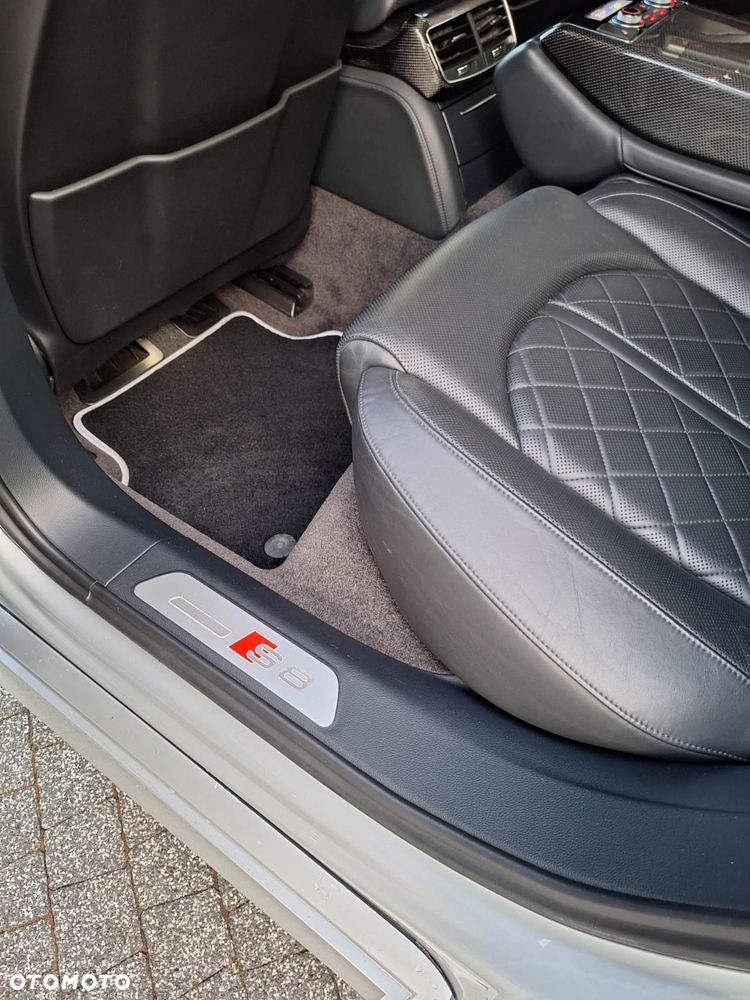 Audi S8 - 9
